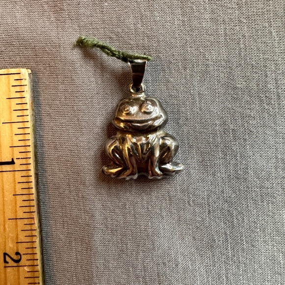 Sterling Silver - Vintage Shiny Frog Toad Cute Puffy Frog Pendant - Picture 4 of 7